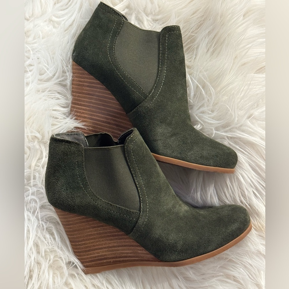 Audrey Brooke Boots Womens 6M Cindy Chelsea Olive Green Wedge Almond Toe Comfort